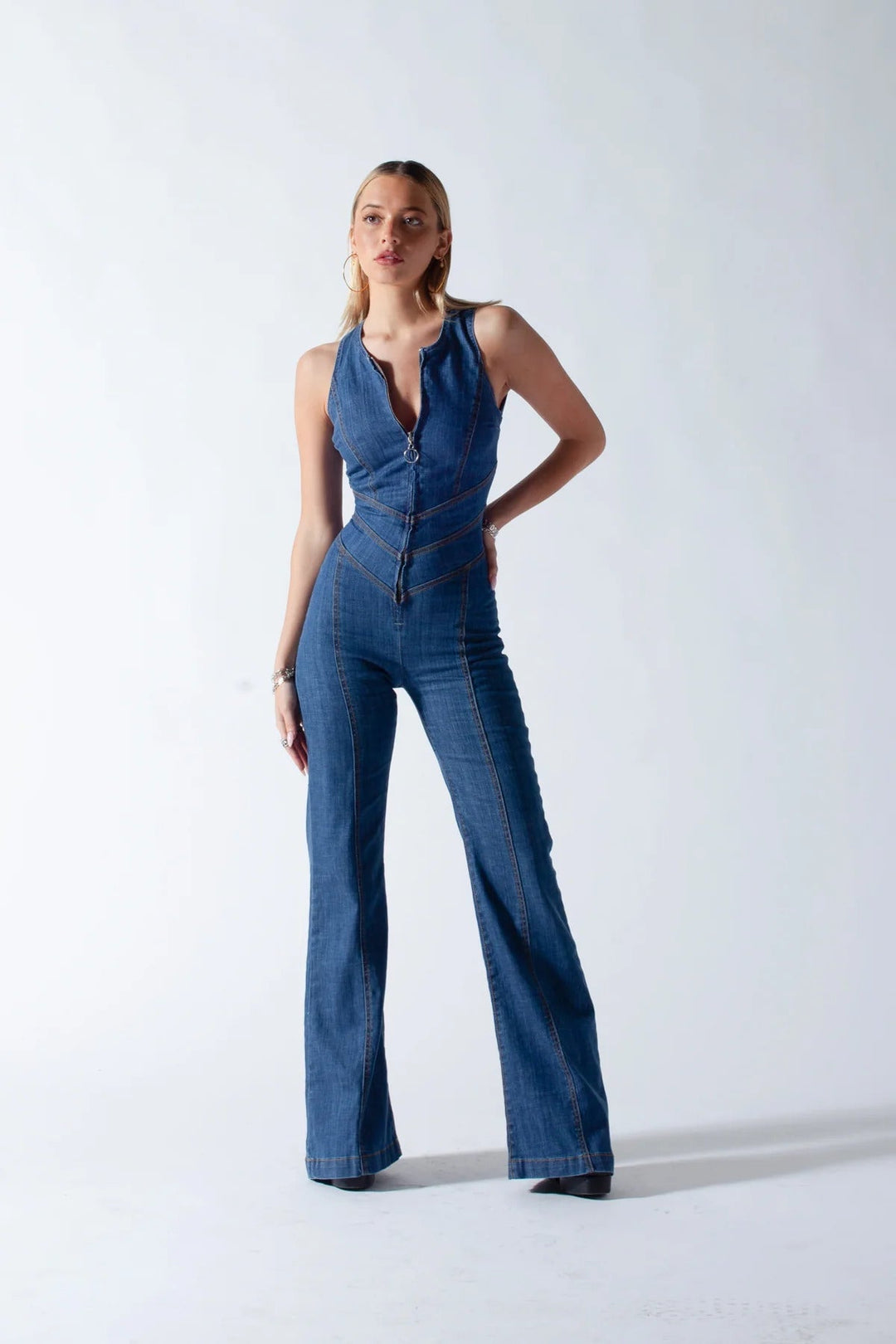 Åtsittande ärmlös jumpsuit - Kristin