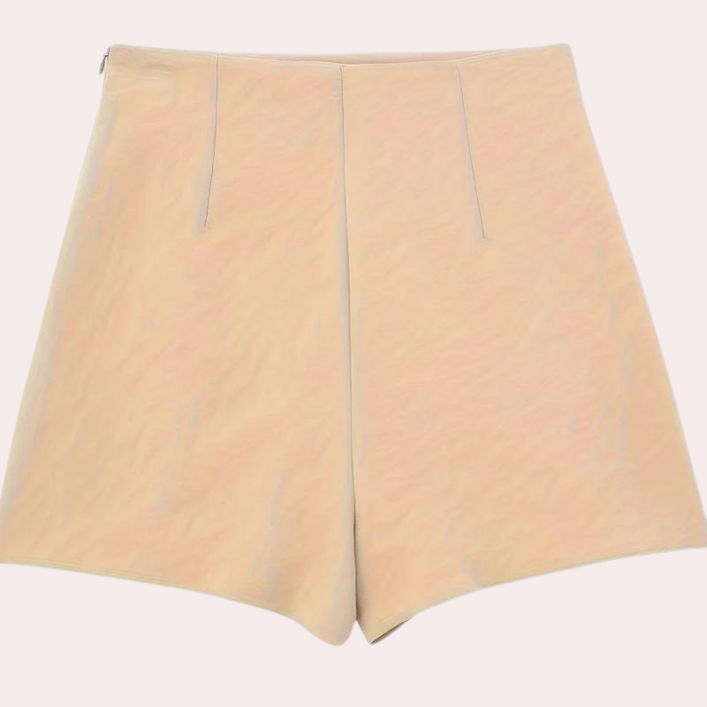 Asymmetriska damshorts med dekorativa knappar – Nerina