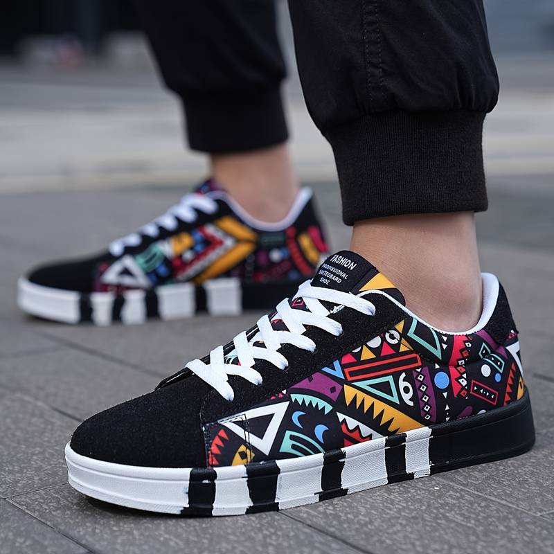 Färgglad lågskuren sneaker med heltryckt grafiskt mönster – Israel