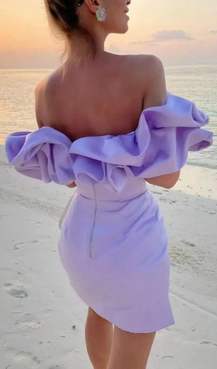 Elegant Satinklänning med Volang, Off-Shoulder Mini för Fest | Mirla