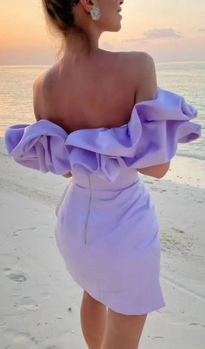 Elegant Satinklänning med Volang, Off-Shoulder Mini för Fest | Mirla