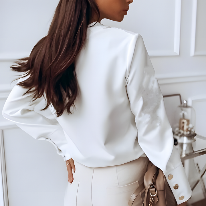 Elegant blus - Långärmad, knappförsedd satinblus för kvinnor