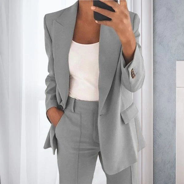 Elegant damkostym med Modern Passform | Mirla