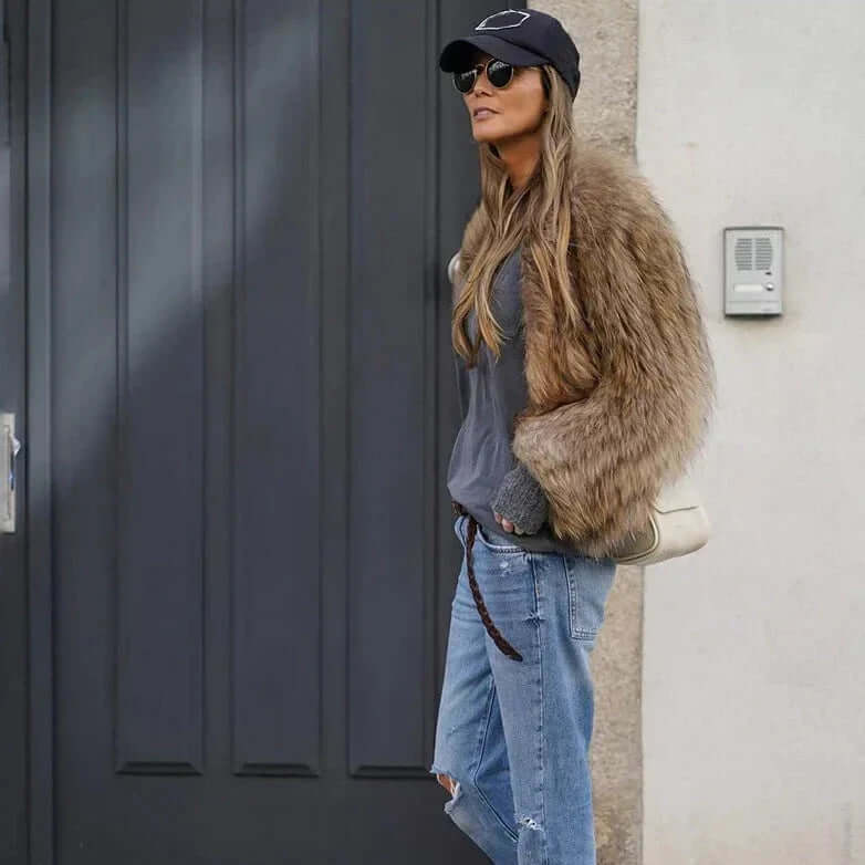 Faux fur Jacka - Kort fluffig vinterjacka i fuskpäls för dam