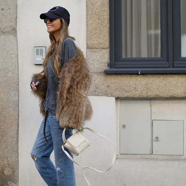 Faux fur Jacka - Kort fluffig vinterjacka i fuskpäls för dam