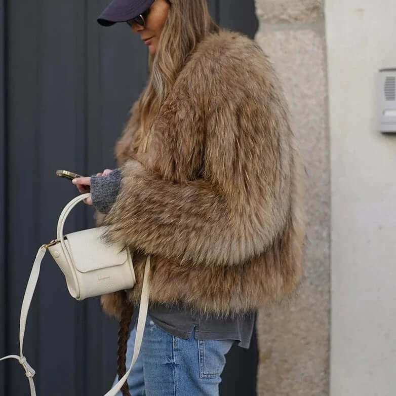 Faux fur Jacka - Kort fluffig vinterjacka i fuskpäls för dam