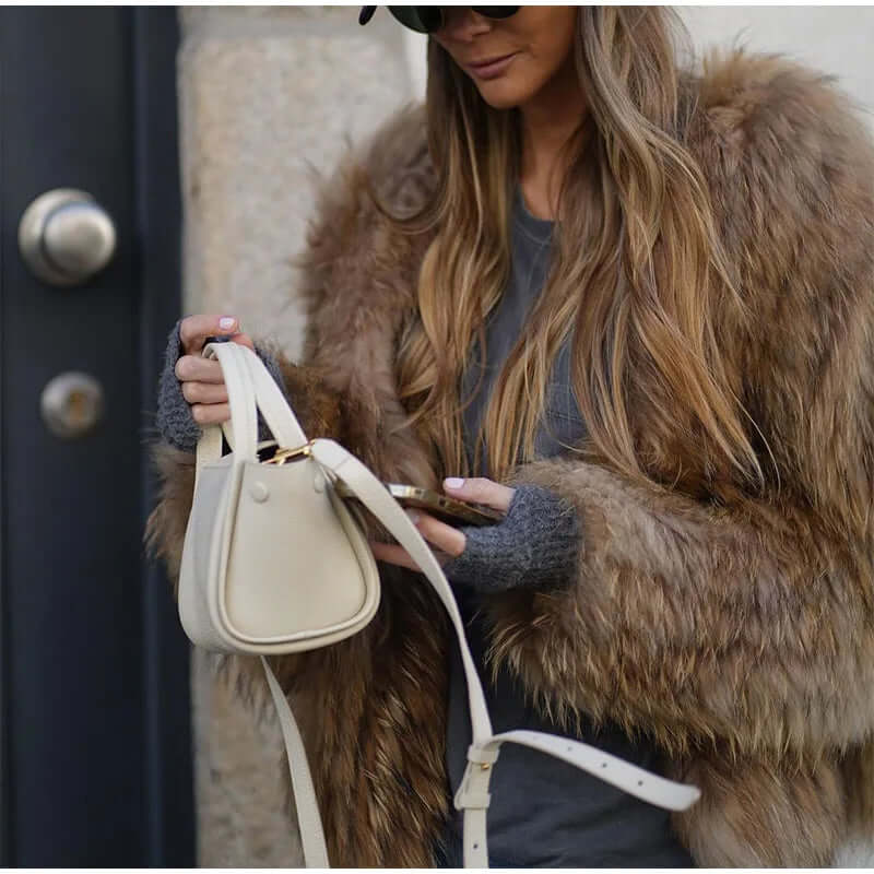 Faux fur Jacka - Kort fluffig vinterjacka i fuskpäls för dam
