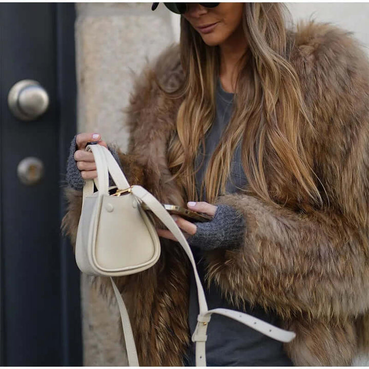 Faux fur Jacka - Kort fluffig vinterjacka i fuskpäls för dam
