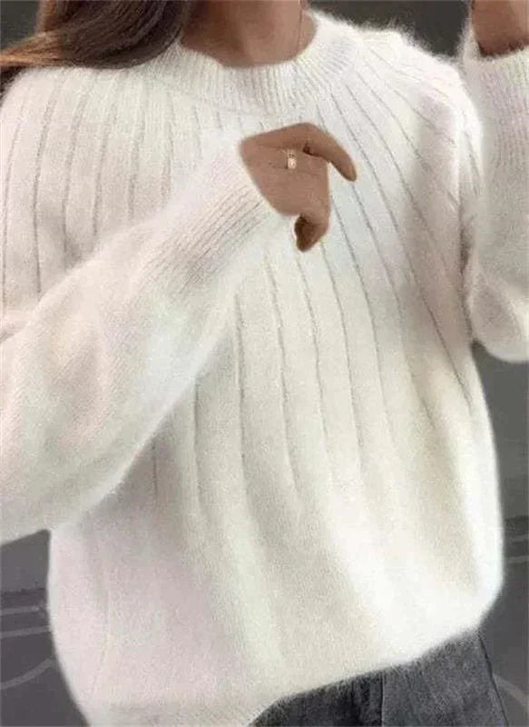 Fluffig Stickad Damtröja för Vinter i Mjuk Design