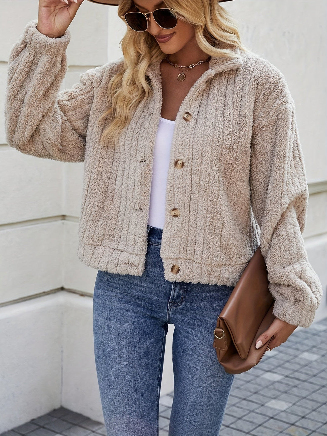 Fury kofta | Kort | Knäppt | Krämfärgad Cardigan | Fuskpälsjacka Dam