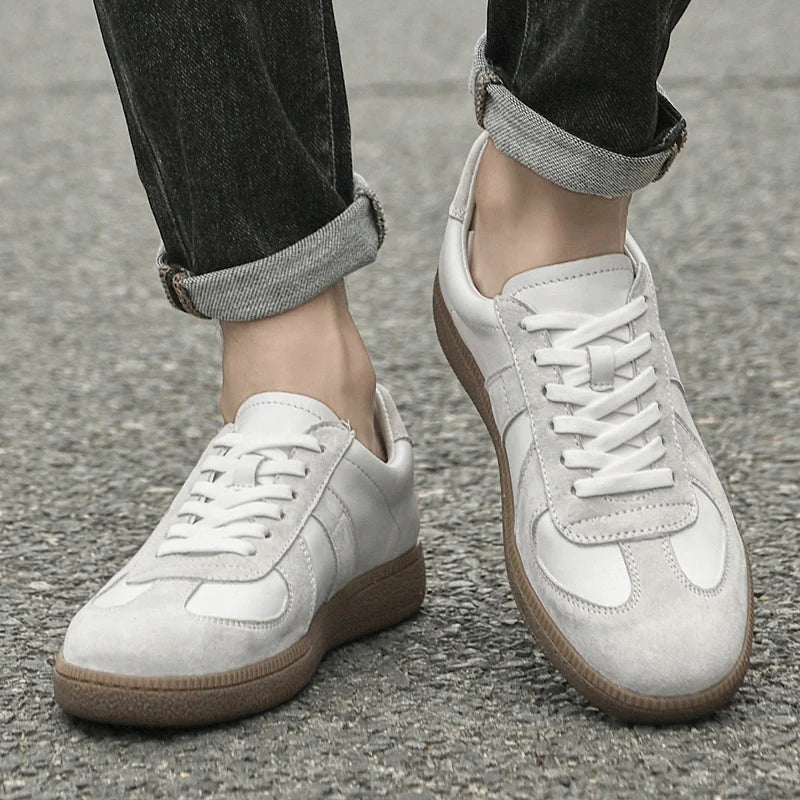 Herr sneakers i mocka med robust yttersula bekväm passform