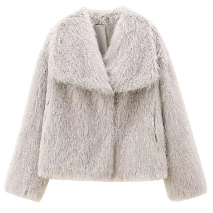Jacka i Fuskpäls - Kort fluffig jacka i fuskpäls för kvinnor