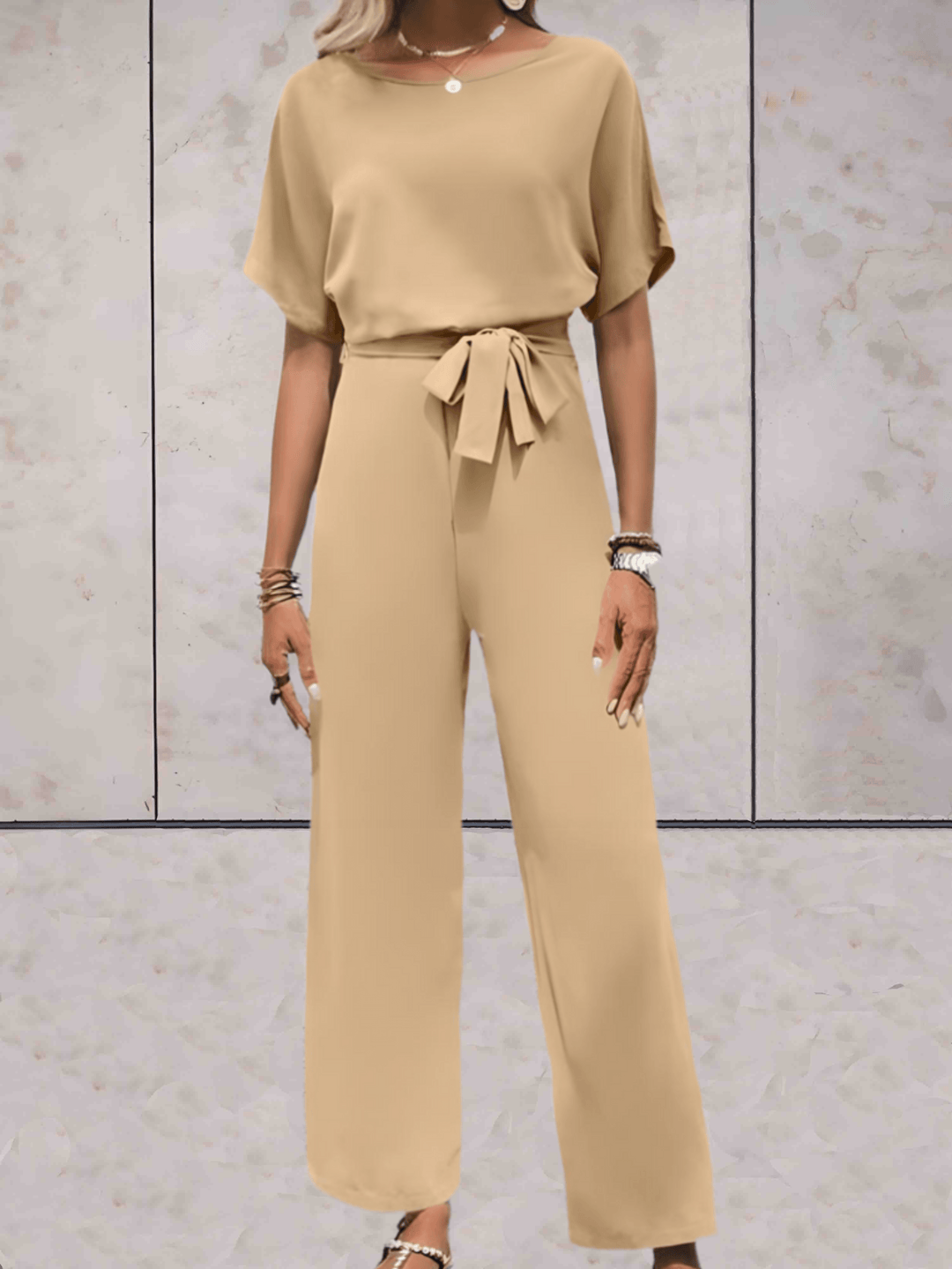 Jumpsuit med vida ben - Elegant kortärmad sommardress för damer med bälte