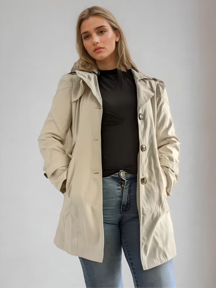 Kvinnors Beige Trenchcoat med Modern Design