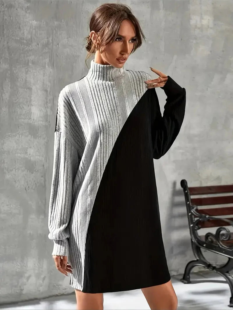 Nydia Stickad klänning | Snygg miniklänning med turtleneck