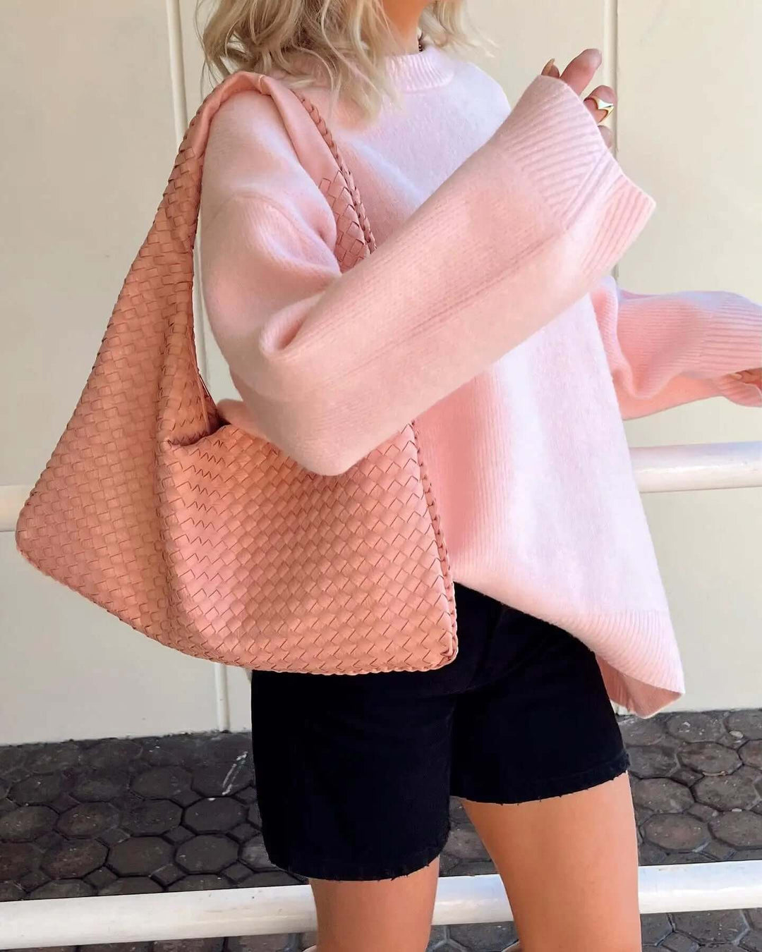 Oversized tröja - Rosa - Rund hals - Oversized pullover - Stickade plagg för damer
