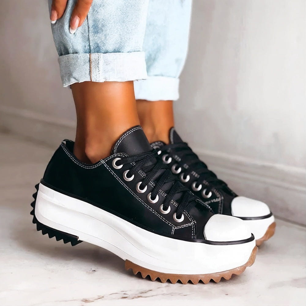 Platå-sneaker med snörning - Evelyn