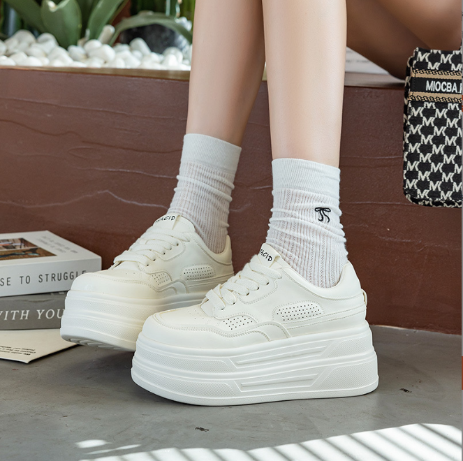 Plattformssneakers – Snörning – Plateau – Vita sneakers – Dam sneakers