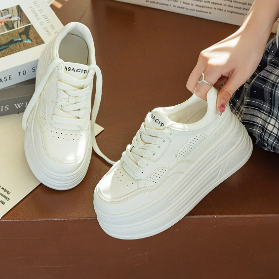 Plattformssneakers – Snörning – Plateau – Vita sneakers – Dam sneakers