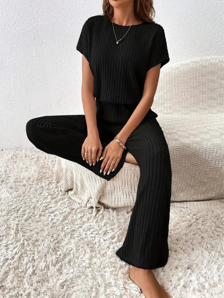 Rayna Jumpsuit | Bekväm ribbad kortärmad jumpsuit