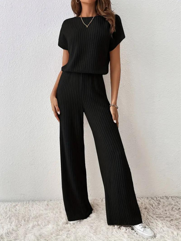 Rayna Jumpsuit | Bekväm ribbad kortärmad jumpsuit