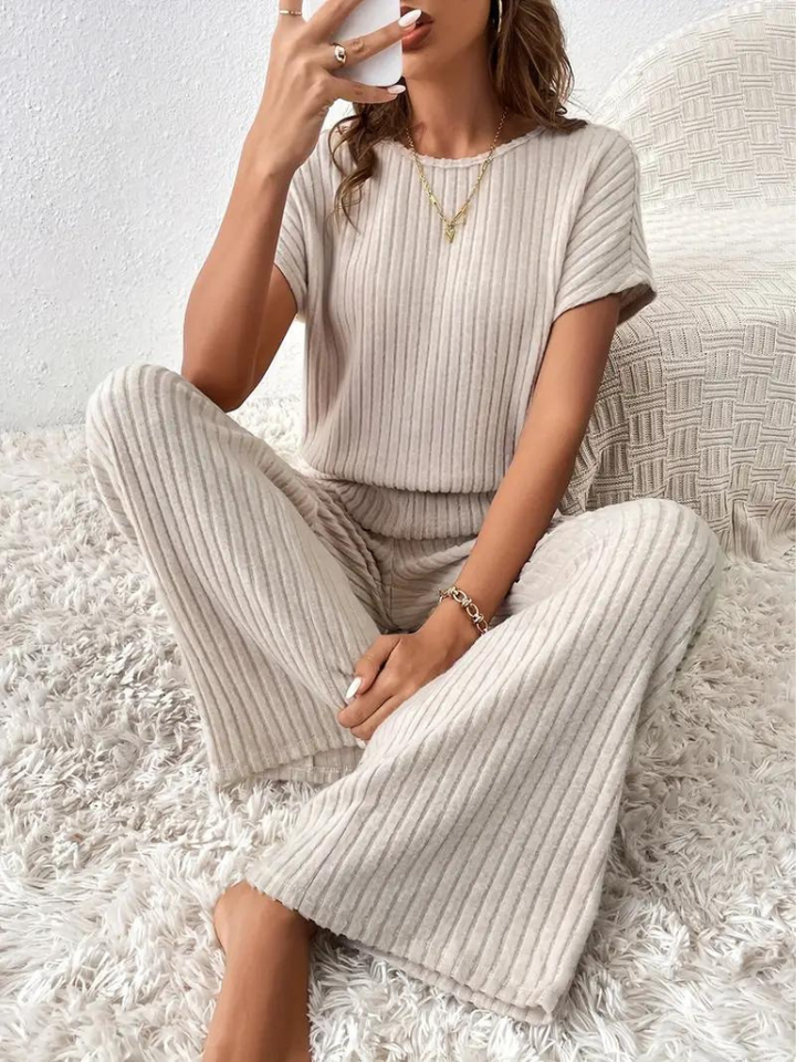 Rayna Jumpsuit | Bekväm ribbad kortärmad jumpsuit