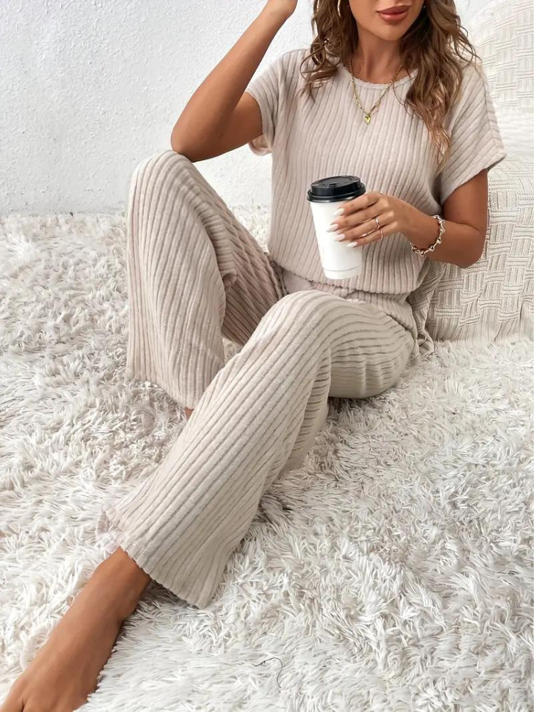 Rayna Jumpsuit | Bekväm ribbad kortärmad jumpsuit