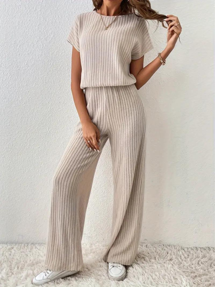 Rayna Jumpsuit | Bekväm ribbad kortärmad jumpsuit