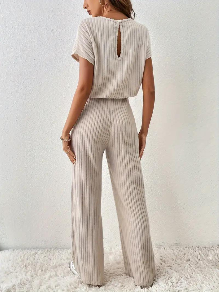 Rayna Jumpsuit | Bekväm ribbad kortärmad jumpsuit