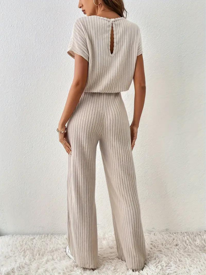 Rayna Jumpsuit | Bekväm ribbad kortärmad jumpsuit