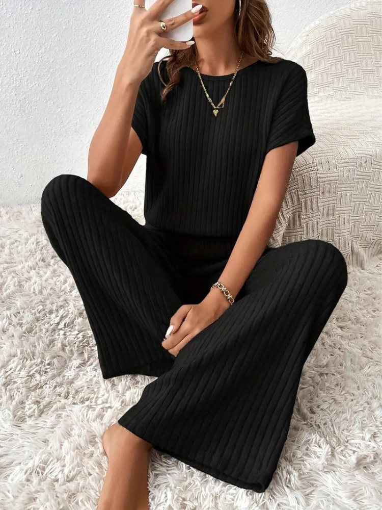Rayna Jumpsuit | Bekväm ribbad kortärmad jumpsuit
