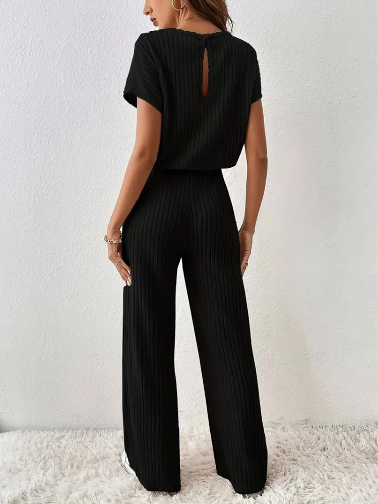Rayna Jumpsuit | Bekväm ribbad kortärmad jumpsuit
