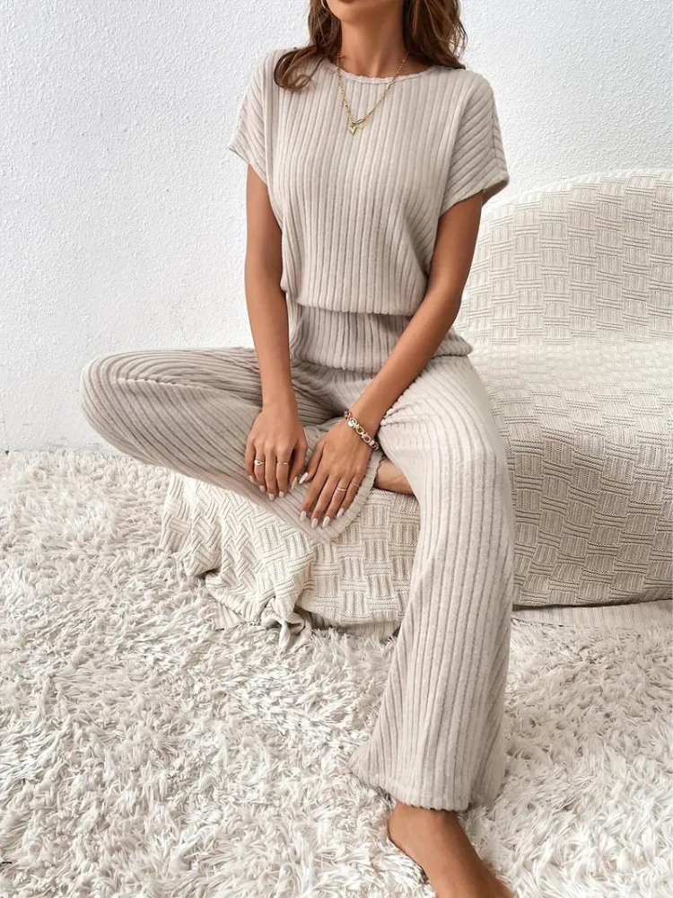 Rayna Jumpsuit | Bekväm ribbad kortärmad jumpsuit
