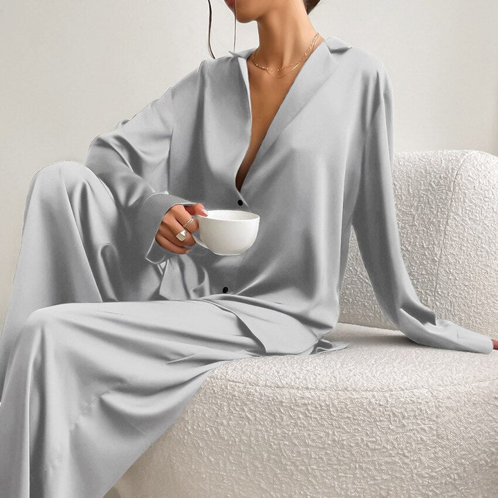 Satinpyjamasset – Isabella Hösttrollkonst-utgåva