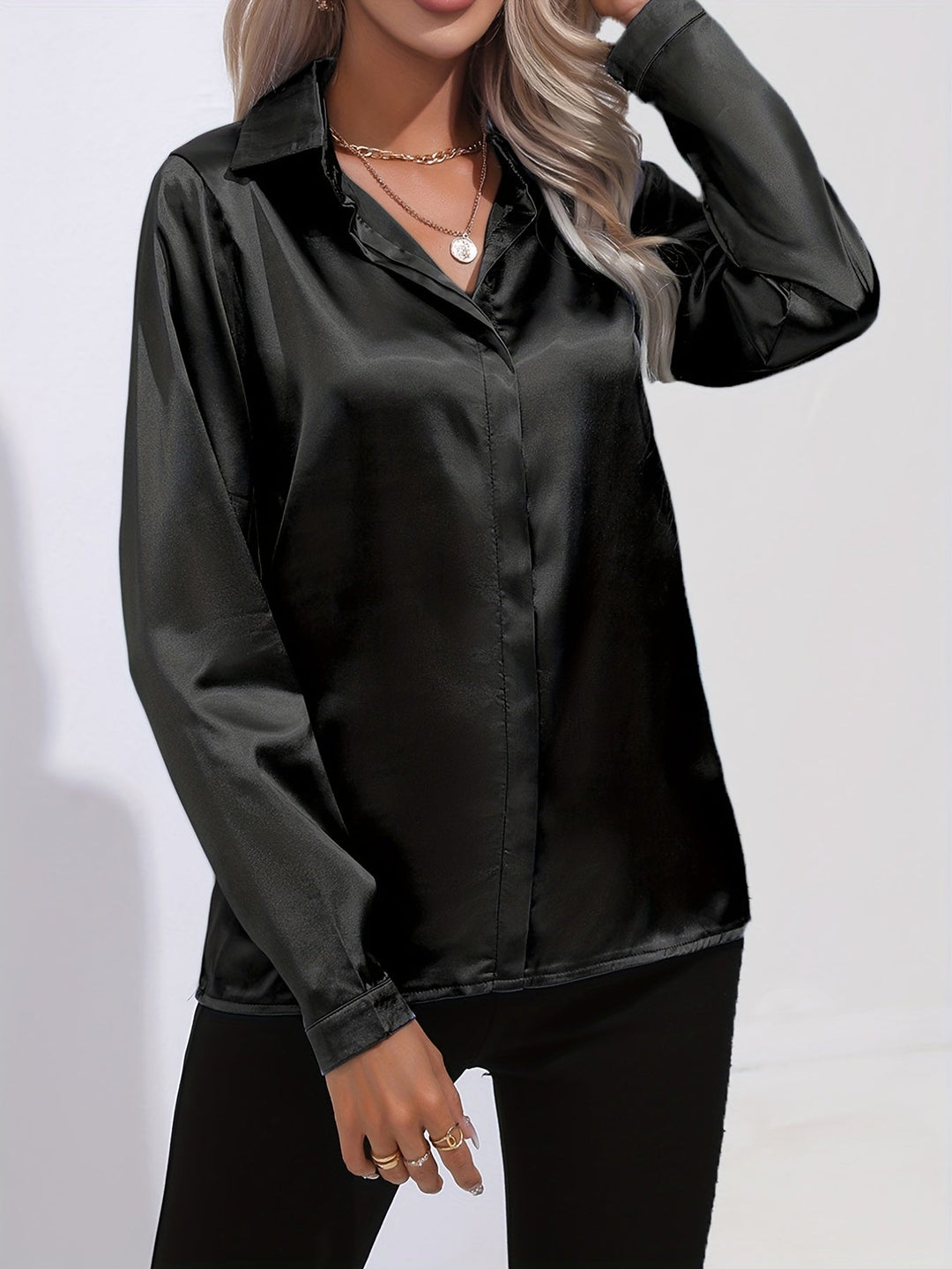 Satin Blouse - Glänsande Långärmad Skjorta med Knappar för Kvinnor