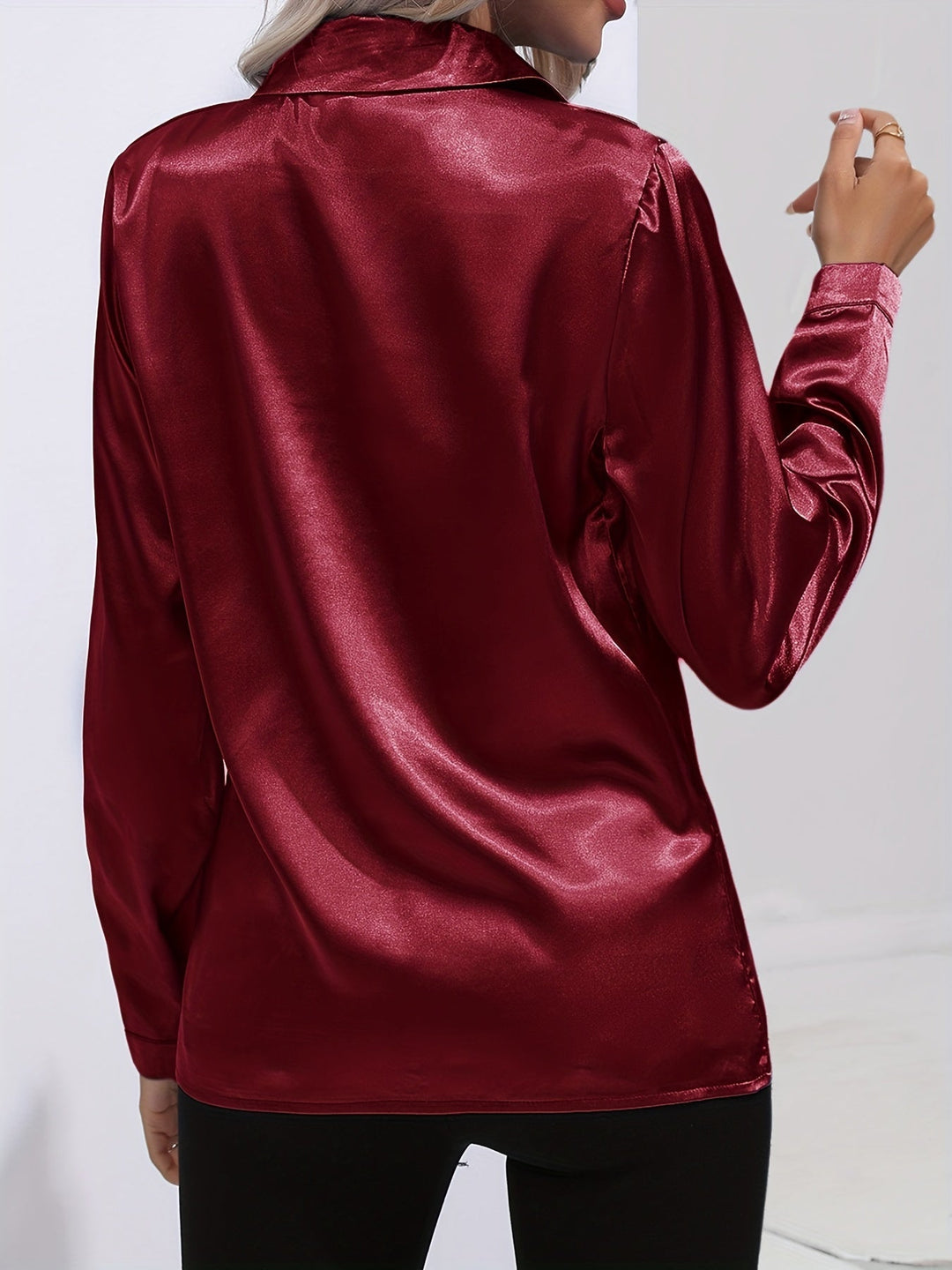 Satin Blouse - Glänsande Långärmad Skjorta med Knappar för Kvinnor