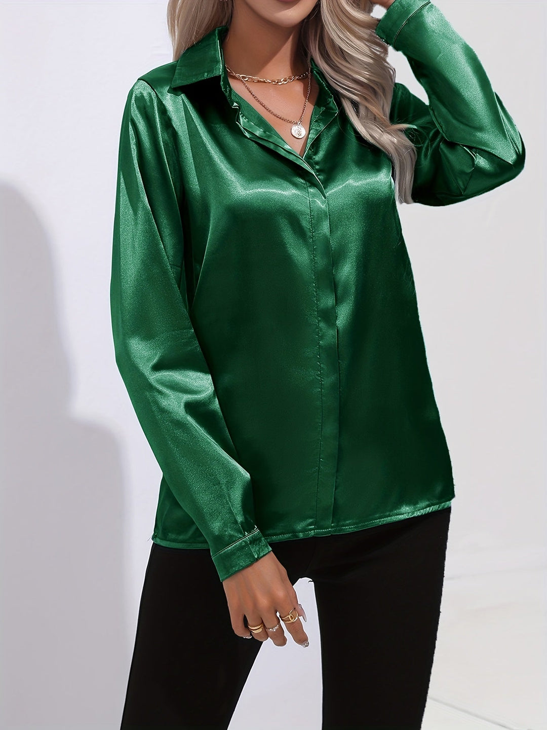 Satin Blouse - Glänsande Långärmad Skjorta med Knappar för Kvinnor