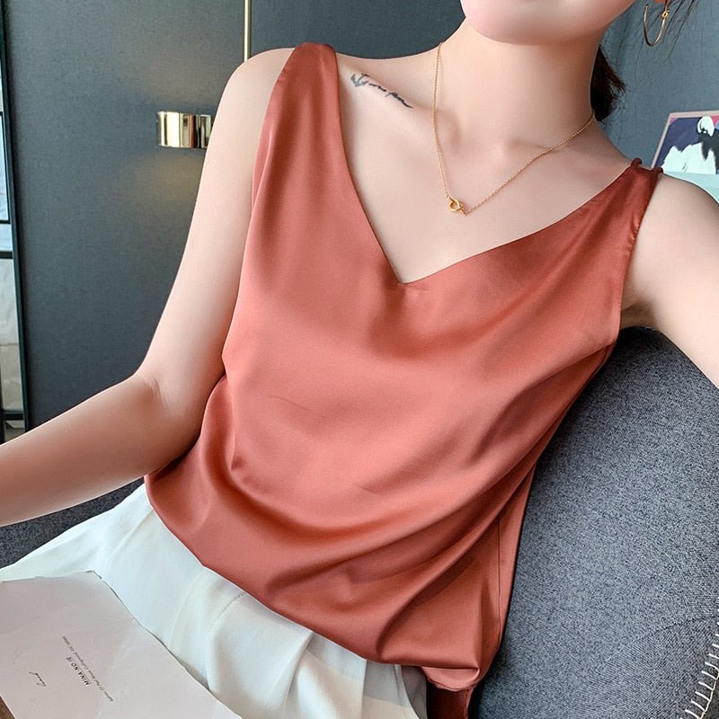 Satin Top - Elegant, lätt, ärmlös topp med V-ringning för damer