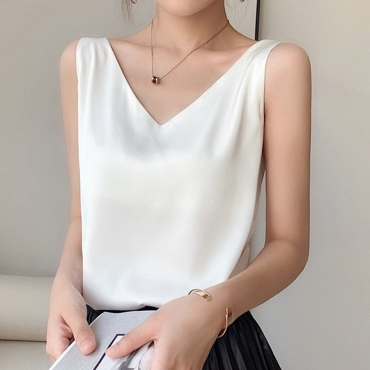 Satin Top - Elegant, lätt, ärmlös topp med V-ringning för damer
