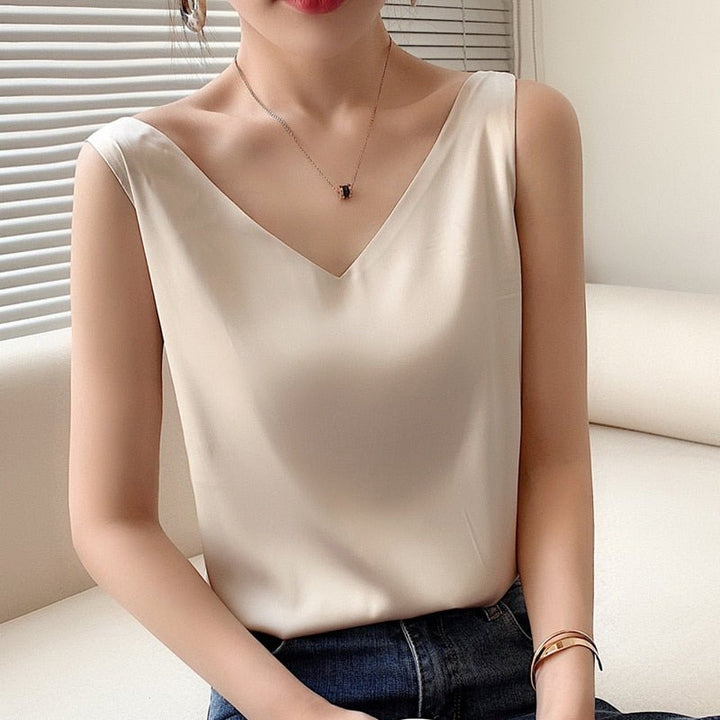 Satin Top - Elegant, lätt, ärmlös topp med V-ringning för damer