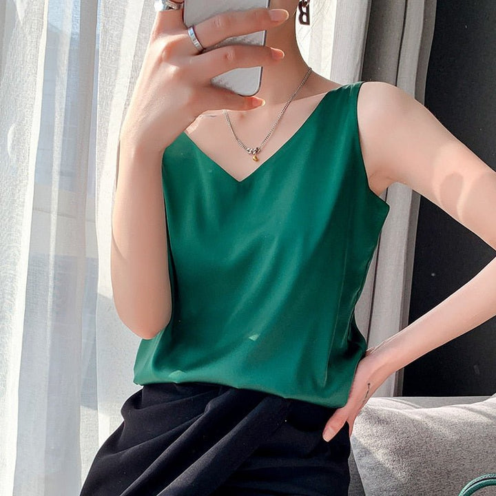 Satin Top - Elegant, lätt, ärmlös topp med V-ringning för damer
