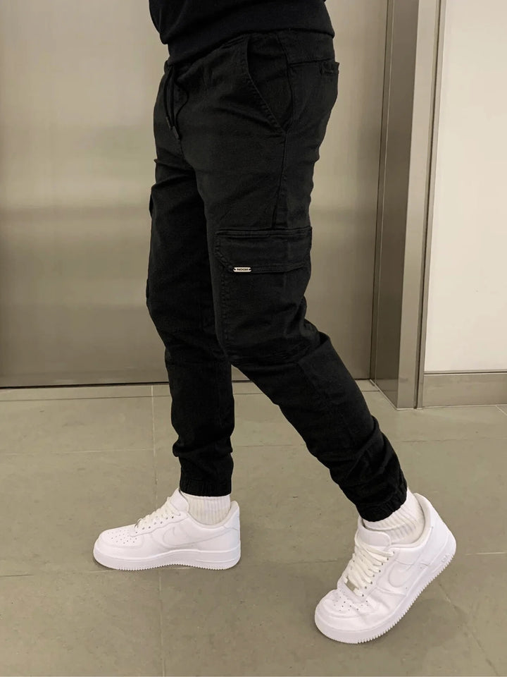 Smal cargo-jogger med skurna detaljer - Lasse
