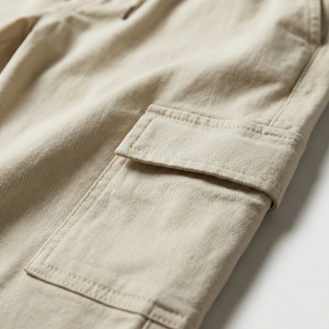 Smal cargo-jogger med skurna detaljer - Lasse