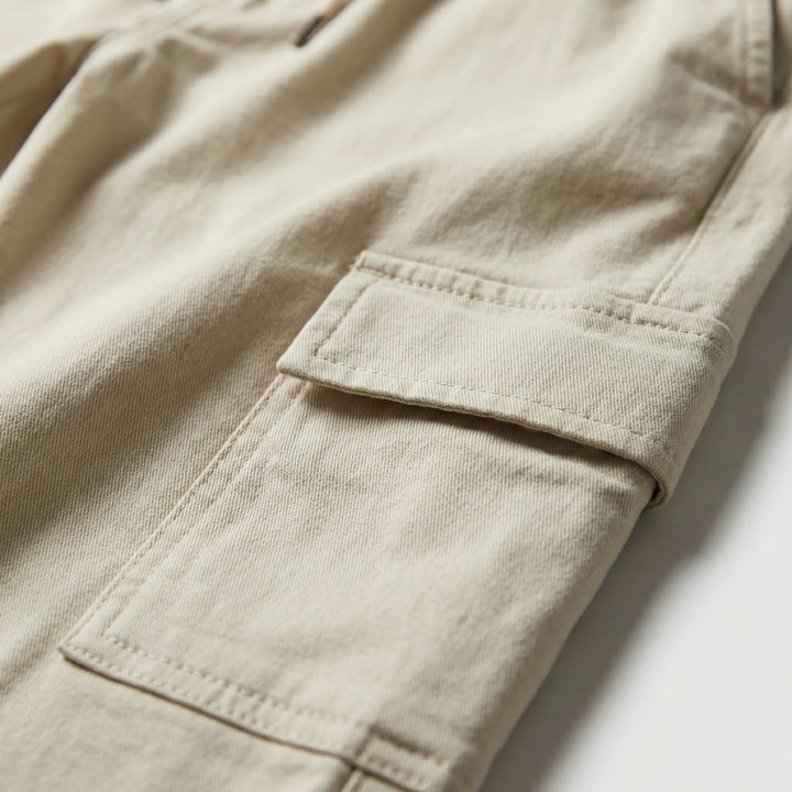 Smal cargo-jogger med skurna detaljer - Lasse