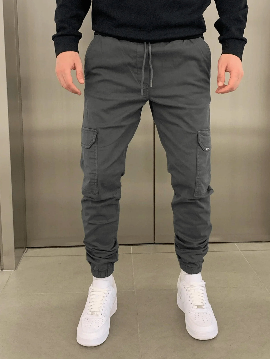 Smal cargo-jogger med skurna detaljer - Lasse