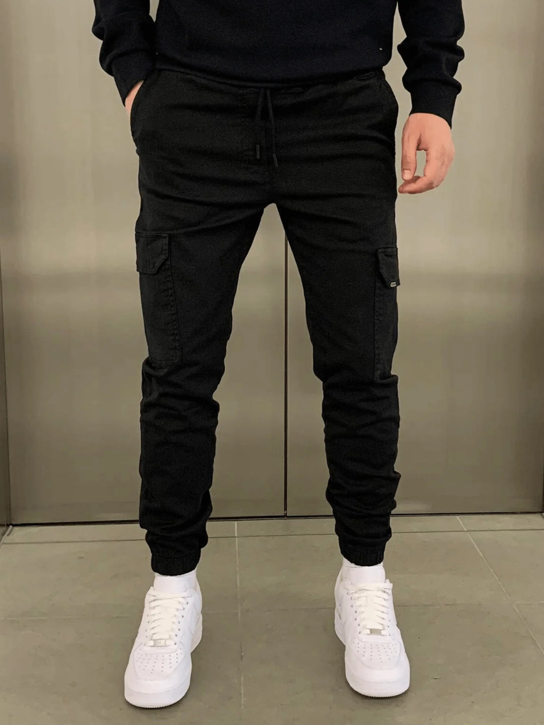 Smal cargo-jogger med skurna detaljer - Lasse