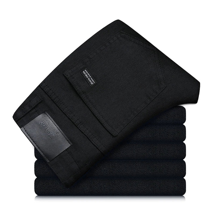 Herrjeans i svart med rak passform och stretch – Milan
