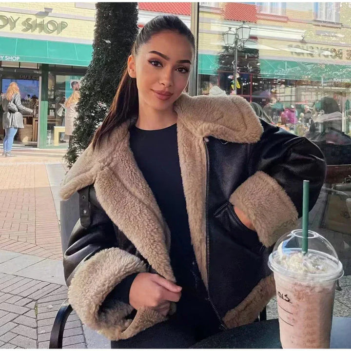 Skinnjacka med fuskpäls - Oversized - Pälsfodrad - Skinnjacka för vintern - Jackor för kvinnor