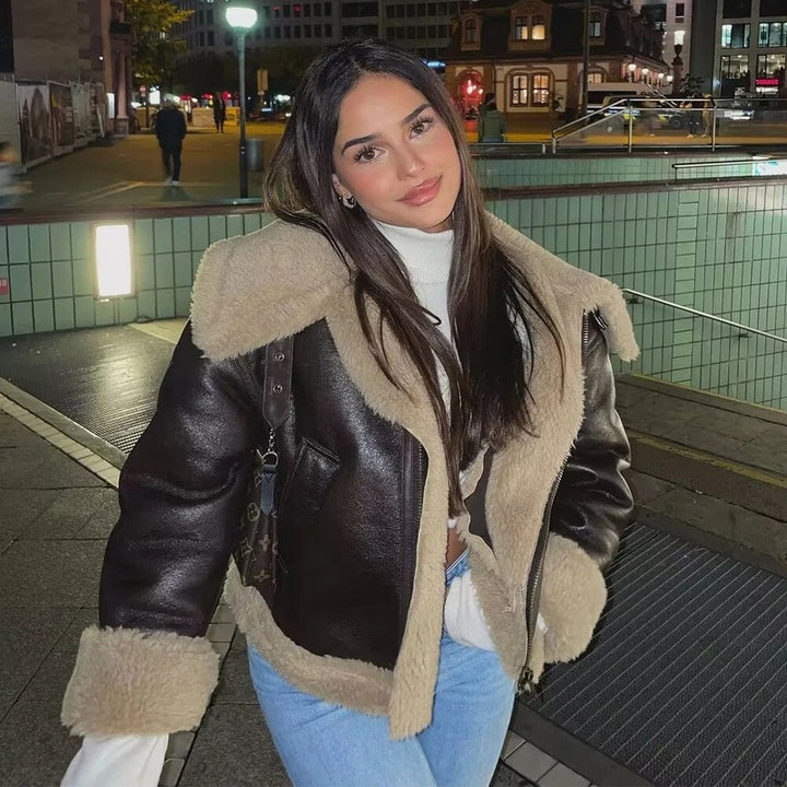 Skinnjacka med fuskpäls - Oversized - Pälsfodrad - Skinnjacka för vintern - Jackor för kvinnor