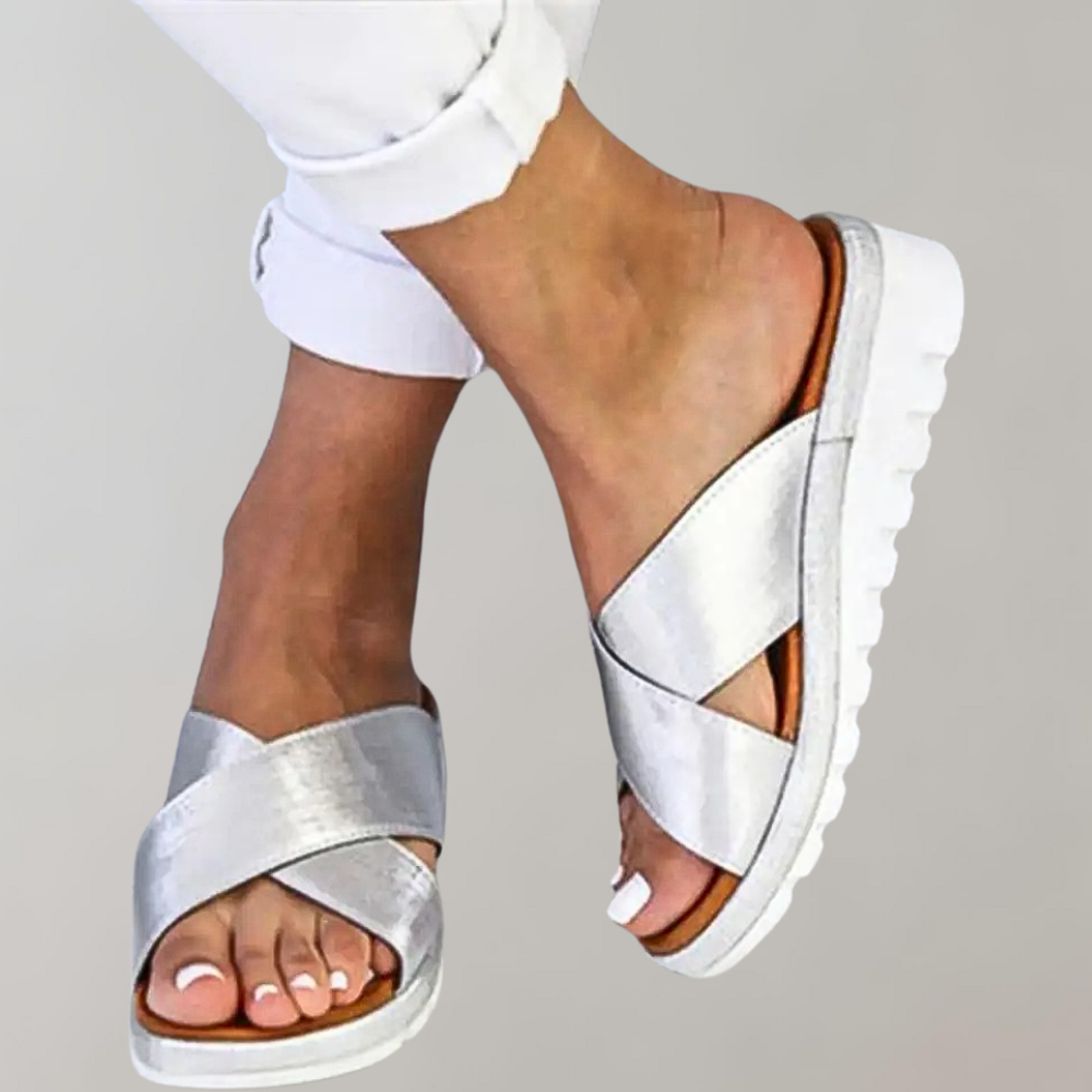 Slip-On Sandals - Damsandaler med gummisula och låg kil för sommaren